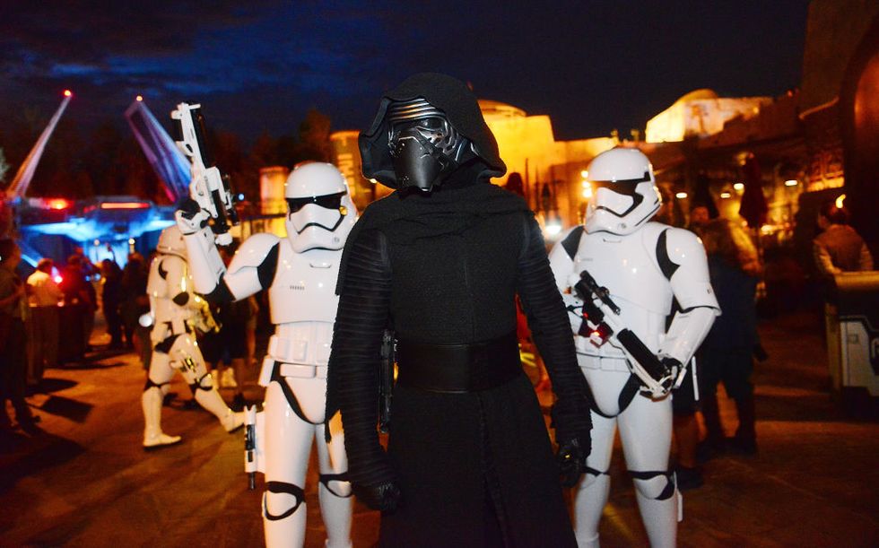 'The Mandalorian' Finally Admits Stormtroopers Are Awful Shooters | 22 Words