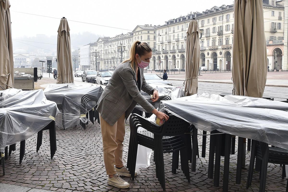 Locali pubblici beffati dal caos colori. Resteranno aperti solo due giorni