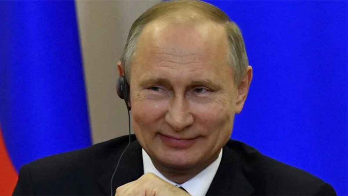 Kremlin dismisses calls to free Navalny -- and warns against protests