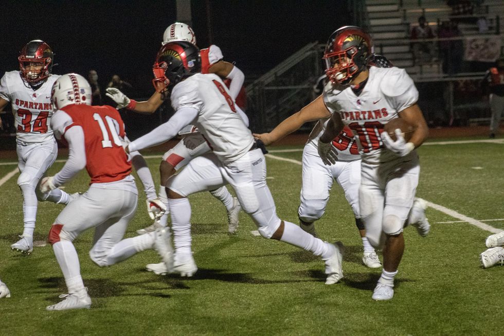 Josh Evans-Pickens, #10 runs with the ball.