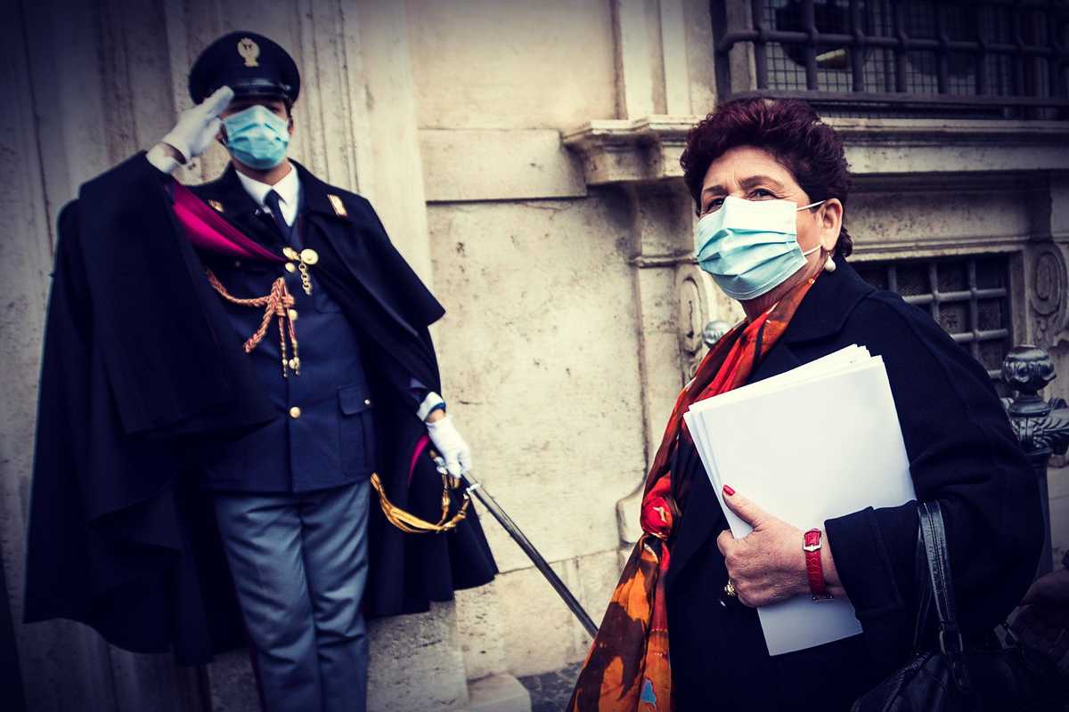 Renzi va all’assalto finale. Tira la corda sulla crisi e chiede di attivare il Mes