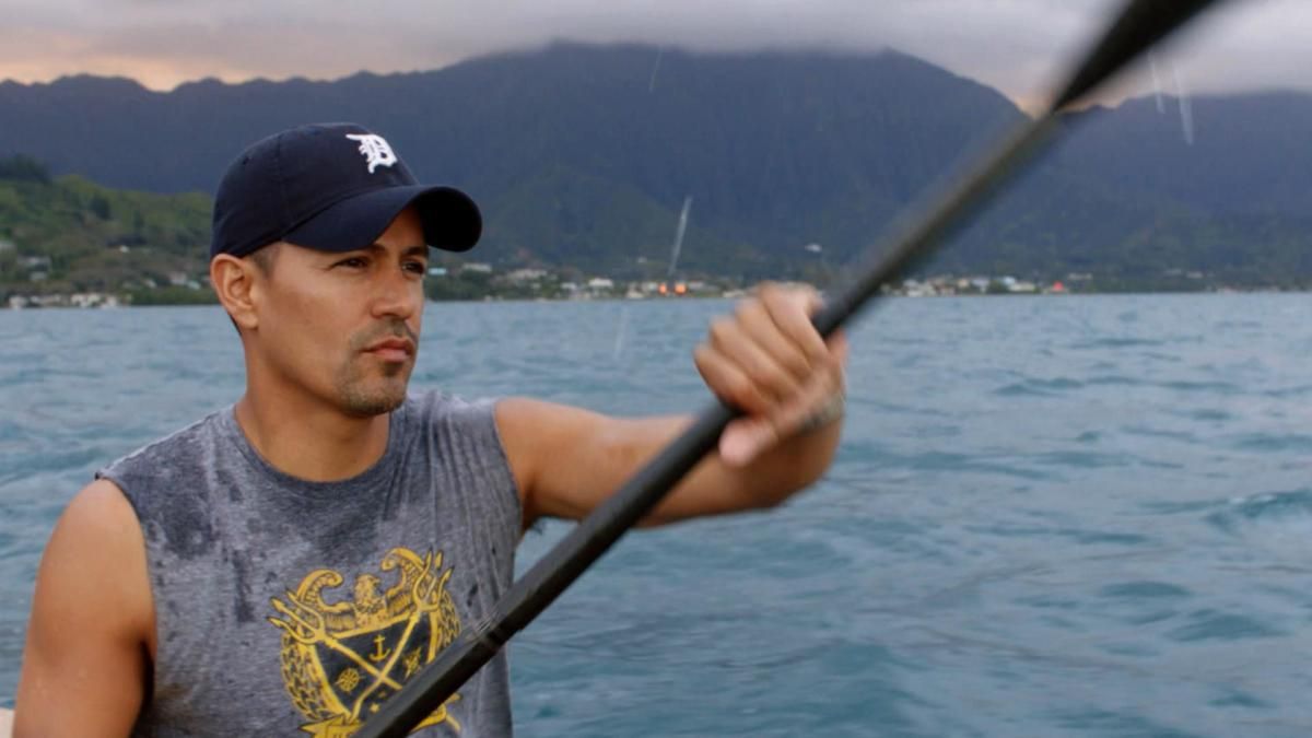 Thomas Magnum kayaking