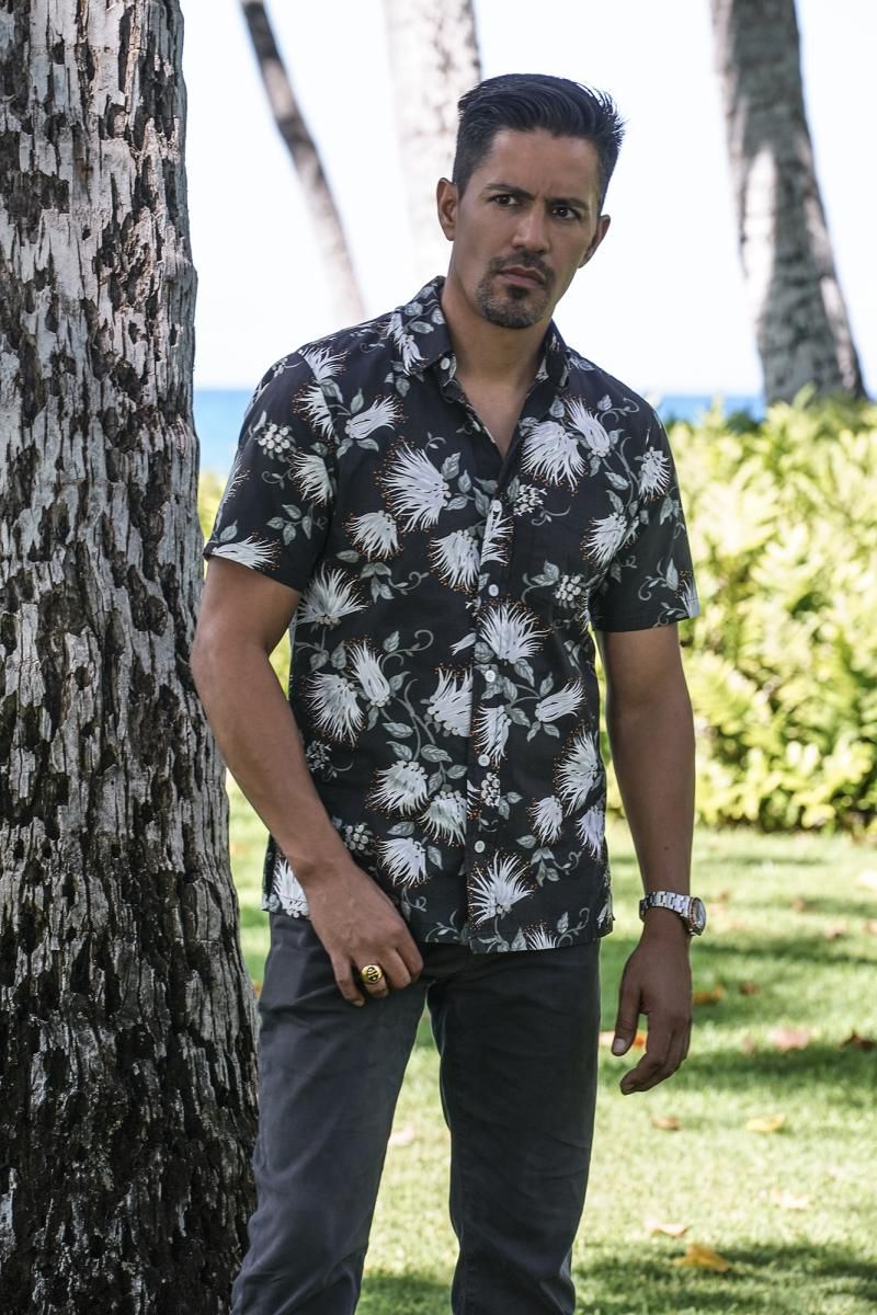Magnum wearing one of his trademark Aloha shirts