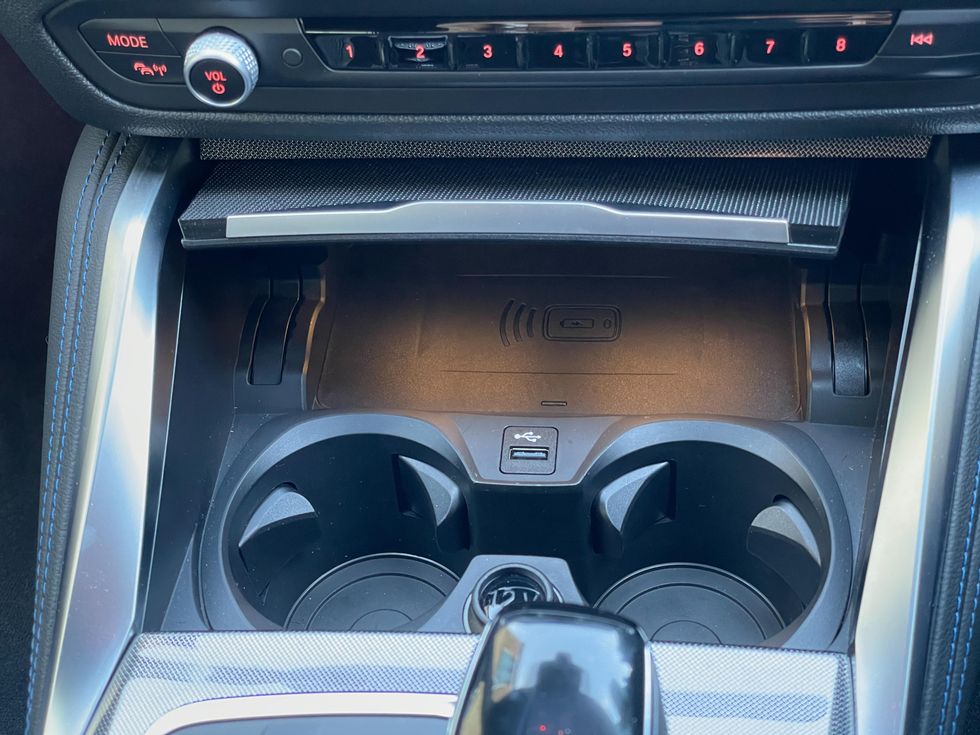 Wireless phone charger of 2020 BMW 4 Series
