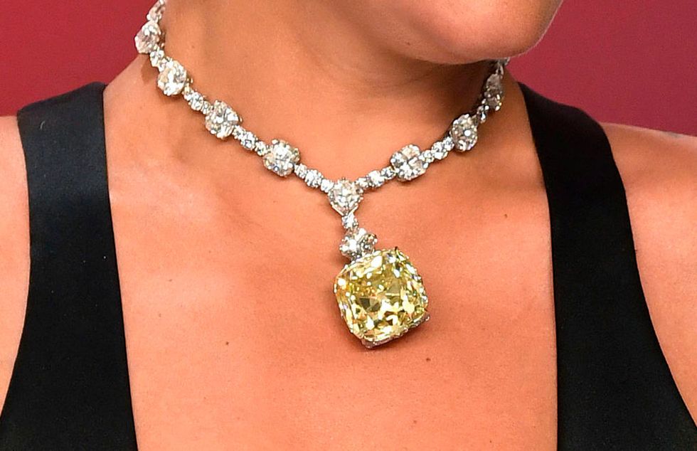 Lady Gaga Wore a 30 Million Tiffany Necklace to The Oscars 22 Words