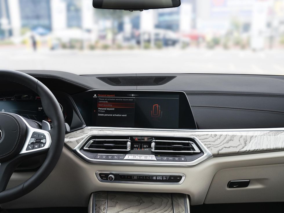 BMW iDrive Evolution: BMW X7 with BMW Intelligent Personal Assistant (2018)