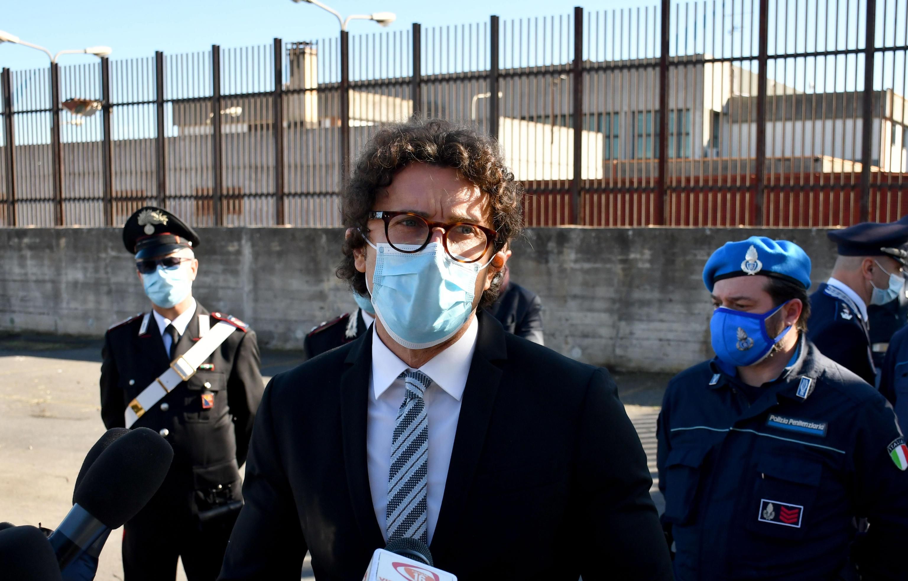 Il verbale dei «non ricordo» e «non c'ero» di Toninelli al processo su Salvini