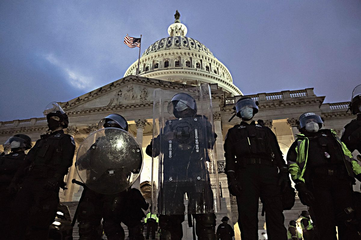 Ora anche le banche cacciano Trump. E i suoi fan non possono affittare case