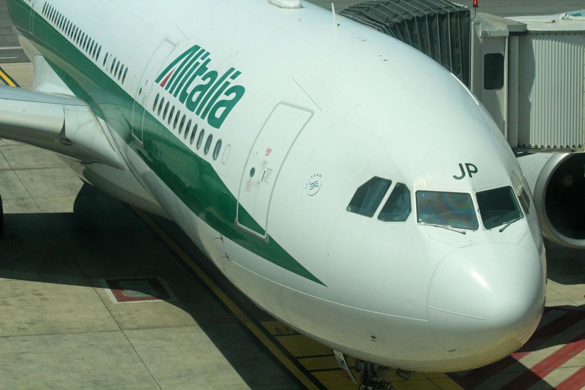 L’Ue fa a pezzi il piano
per salvare Alitalia. In vista la procedura di infrazione