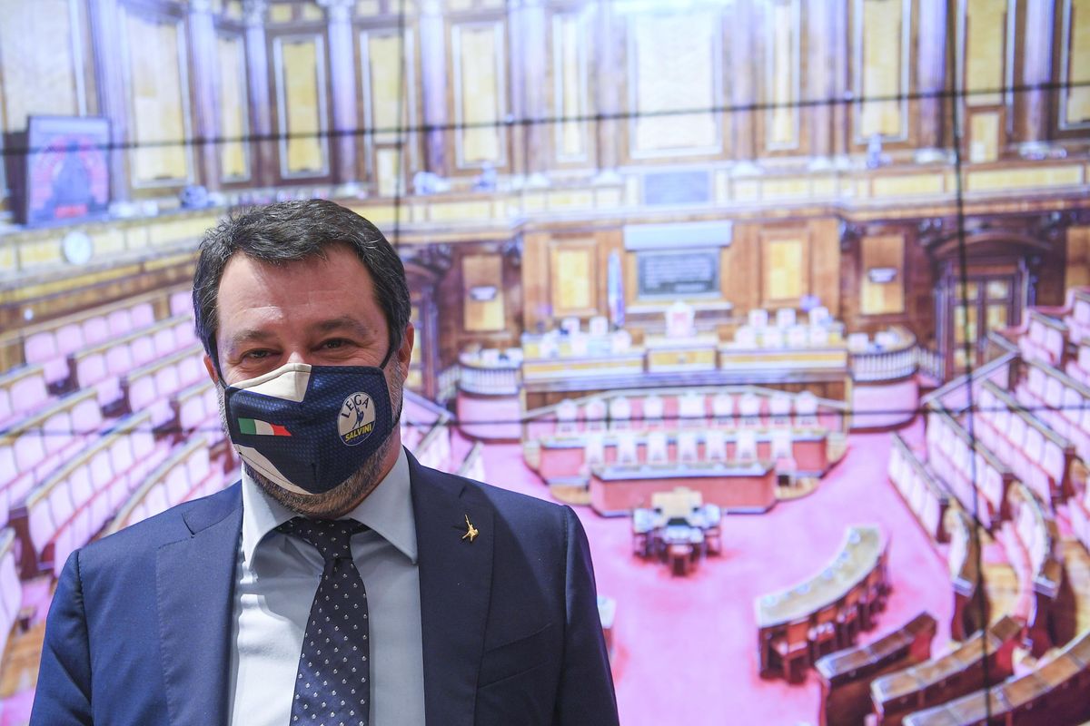 Centrodestra unito: «No inciuci, resta il voto»