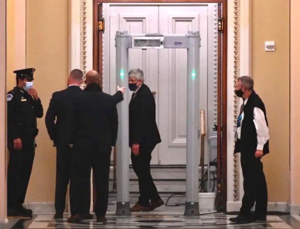 Fines for US lawmakers who refuse to walk through metal detectors