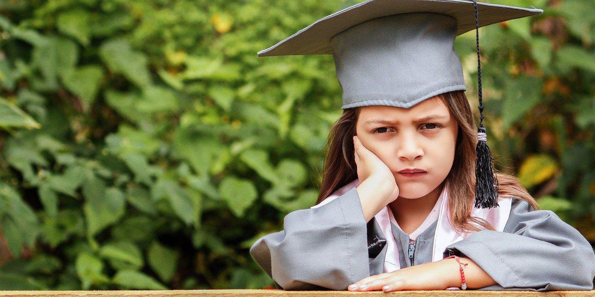 College Graduates That Discovered Their Majors Were Useless In The Real World Break Down What They Do Now