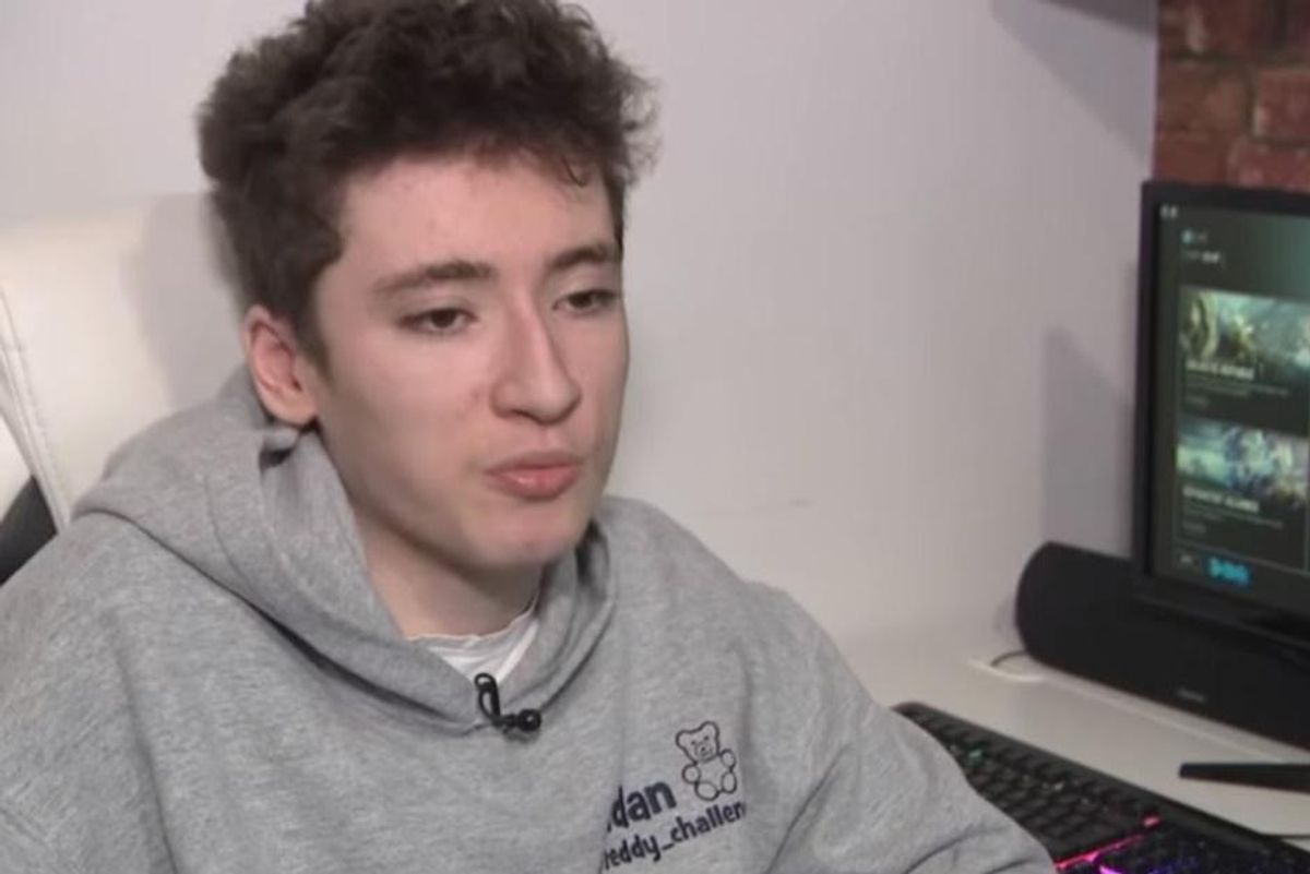 A teenager having a seizure in the UK was saved by an online gamer 5,000 miles away in Texas