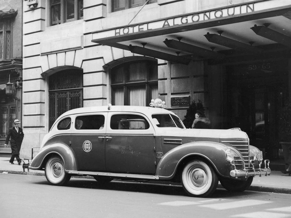 Plymouth Hotel Algonquin 1935 taxi cab