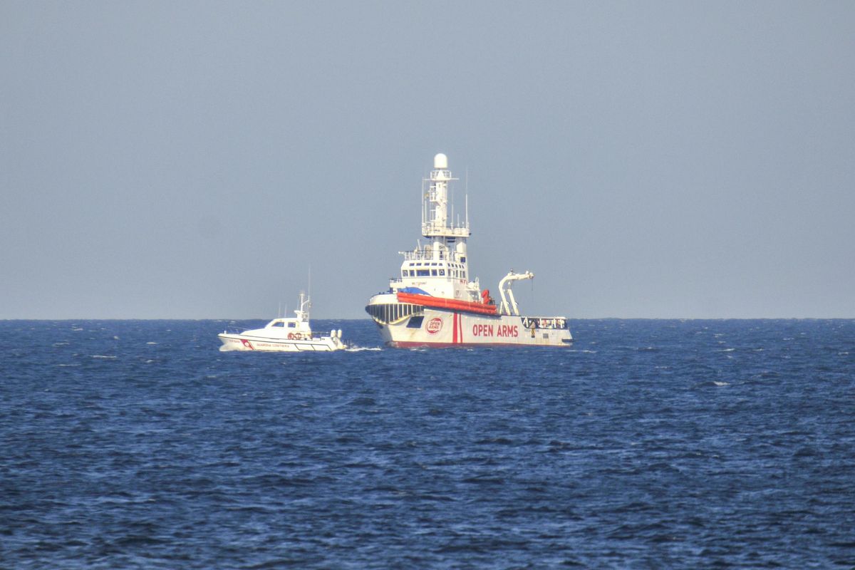 I «sequestrati»? Due scafisti, 44 irreperibili