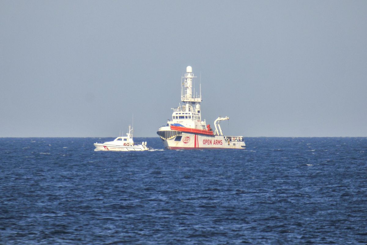 I «sequestrati»? Due scafisti, 44 irreperibili