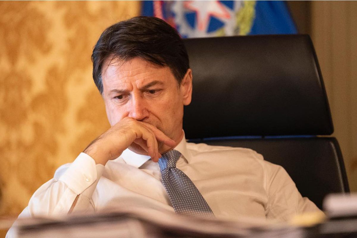 Il governo traccheggia sulla crisi e ferma i bonus per le aziende