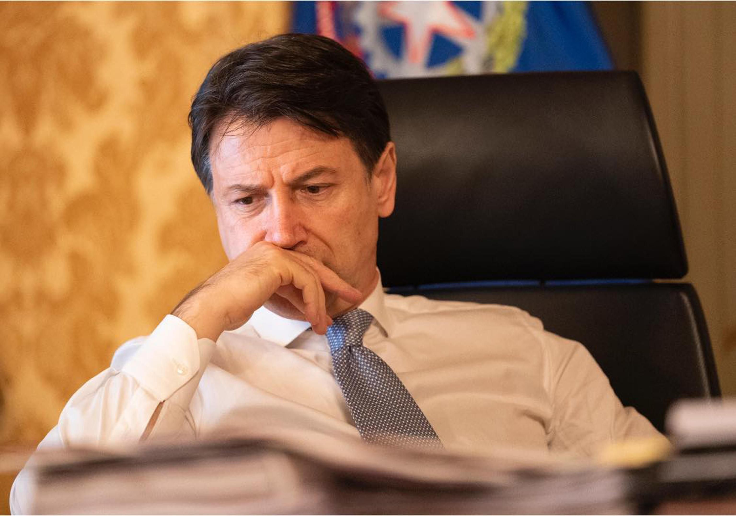Il governo traccheggia sulla crisi e ferma i bonus per le aziende
