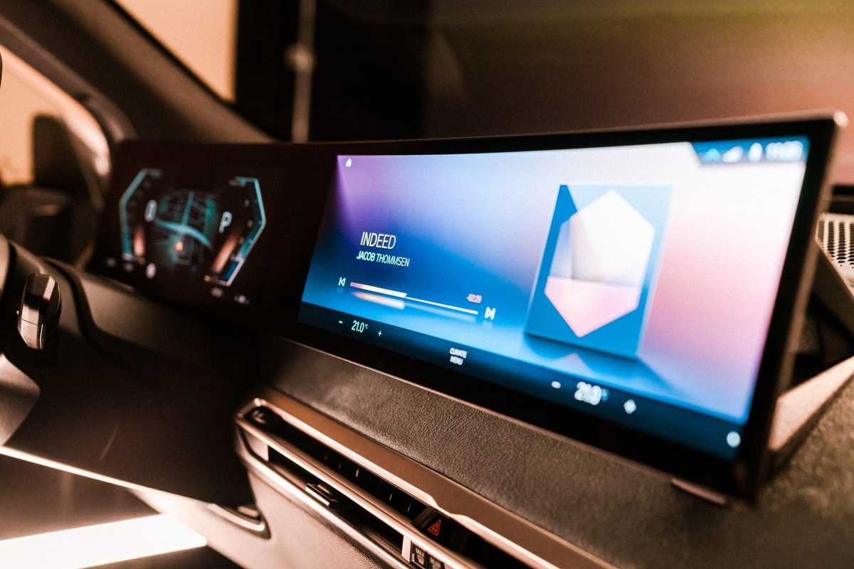 Next-generation iDrive system of the BMW iX electric SUV