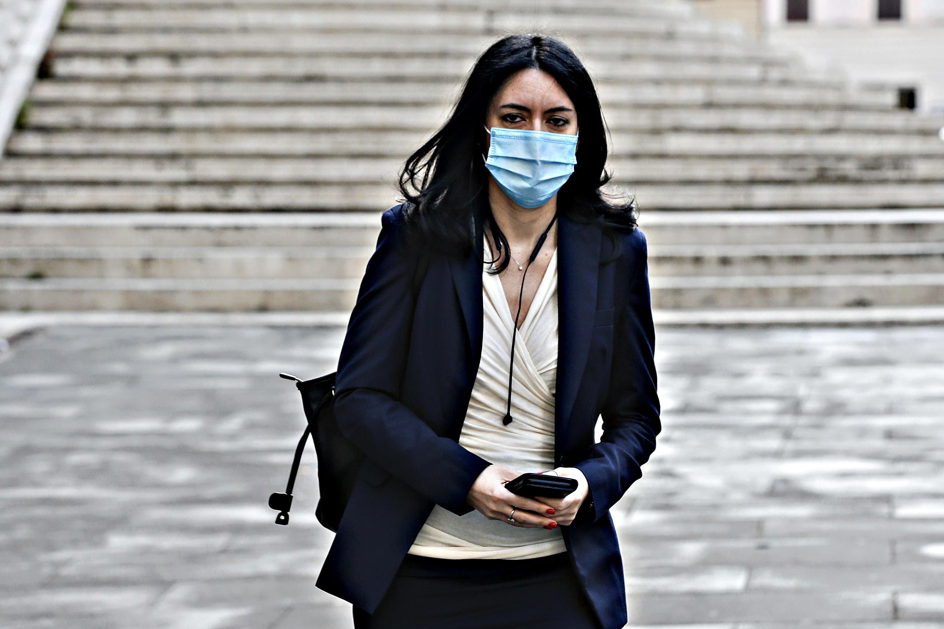 La Azzolina boccia la sua scuola a distanza
