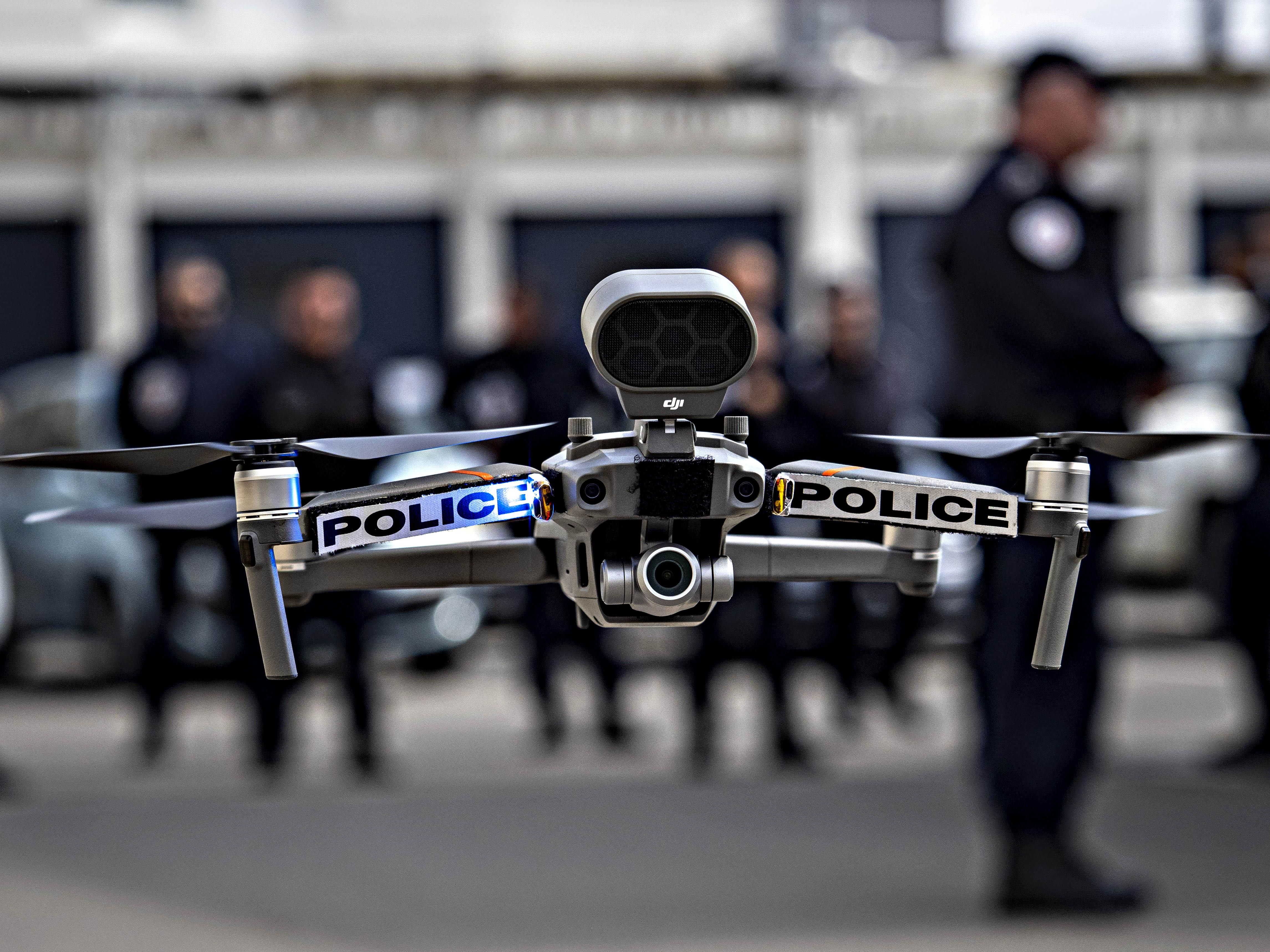 Grazie al Covid ci spiano con il drone. In Francia scoppia la grana privacy