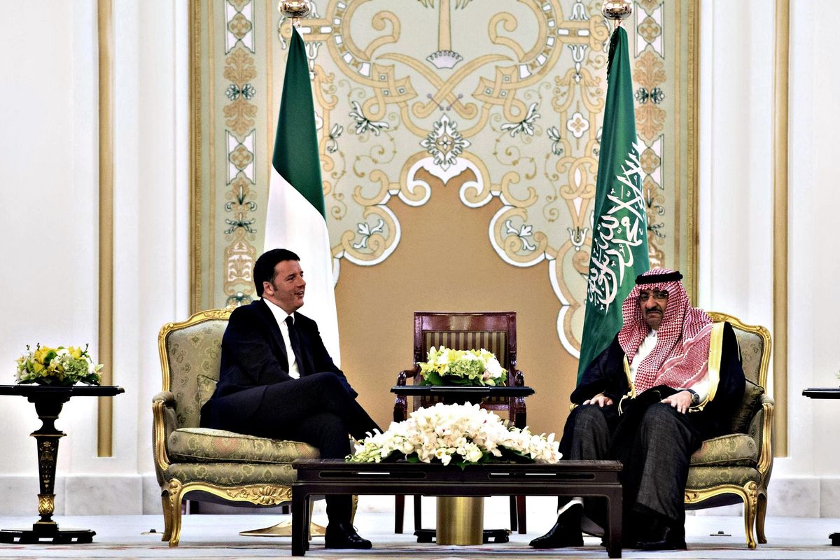 Renzi, lodi al regime e comizio al Colle