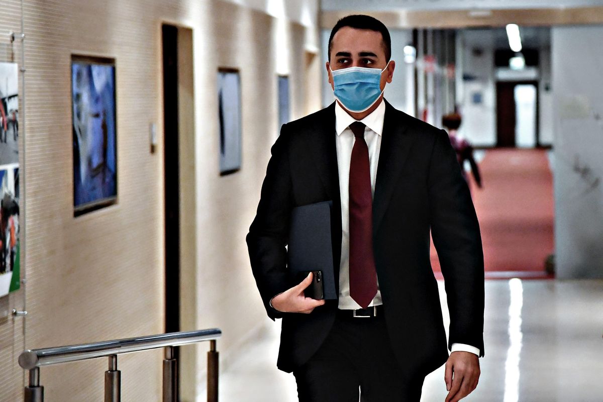 La sfilata a Riad indigna tre grillini: zittiti