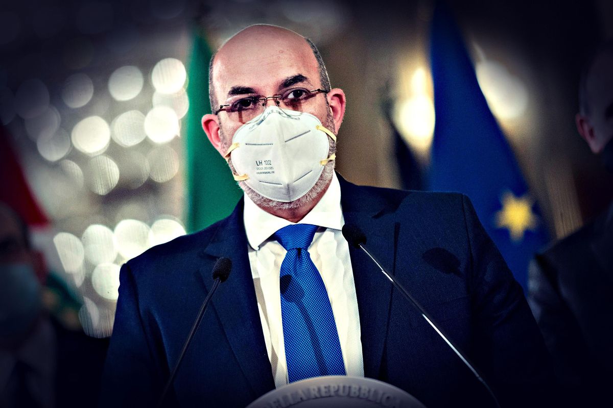 Il M5s cala le brache con il Bullo e si spacca
