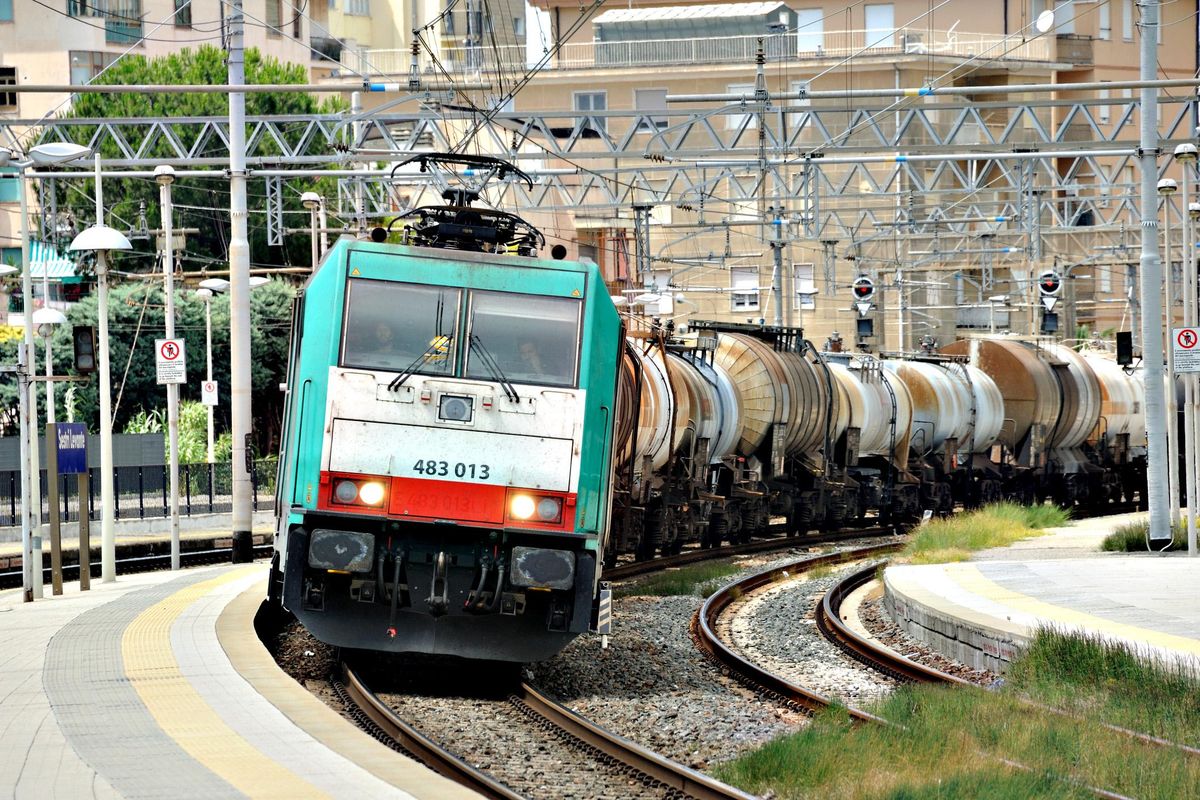 I treni aspettano da un anno i ristori finiti dentro il buco nero di Alitalia