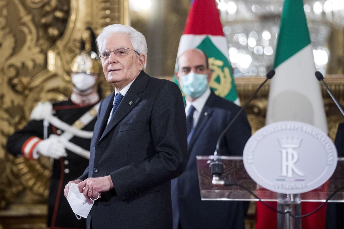 Mattarella insiste con i cocci della maggioranza che non c’è