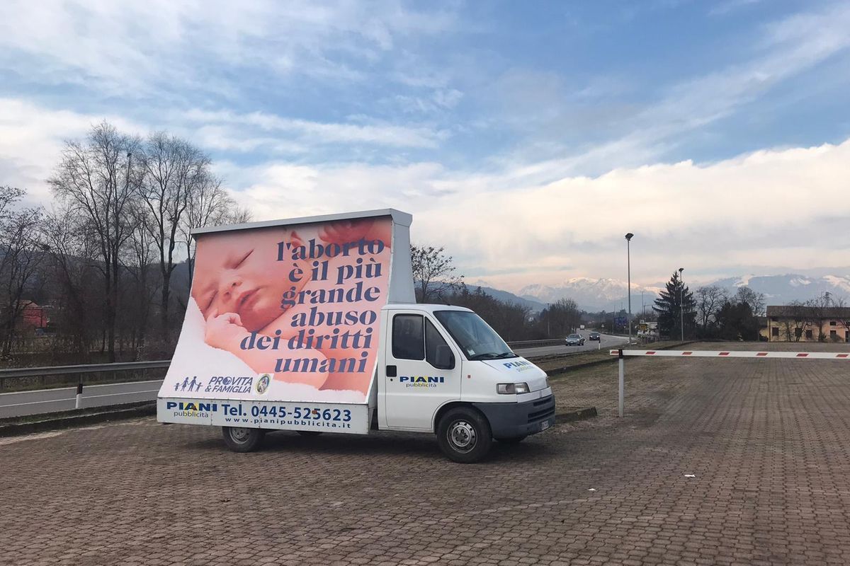 Aborto, Pro Vita & Famiglia: «Non molleremo con la campagna. L’aborto non può essere un dogma»