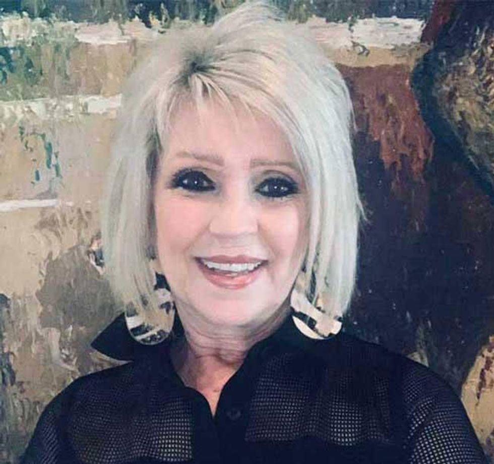 Elisa Gayle Ritter | Reba Mcentire look-alike, Wiki, Age, Bio 2 Who is Elisa Gayle Ritter? Are Elisa Gayle Ritter and Reba McEntire the same person?