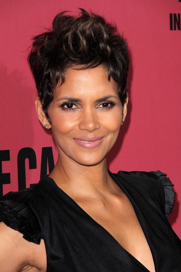 Halle Berry Short Hair Pixie Hairstyles Xonecole Women S Interest Love Wellness Beauty Halle Berry Short Hair Pixie Hairstyles Xonecole Women S Interest Love Wellness Beauty