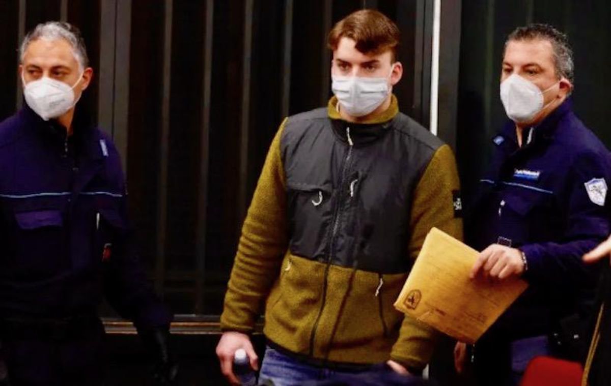 US teen in Italy murder trial says cops didn't show badges