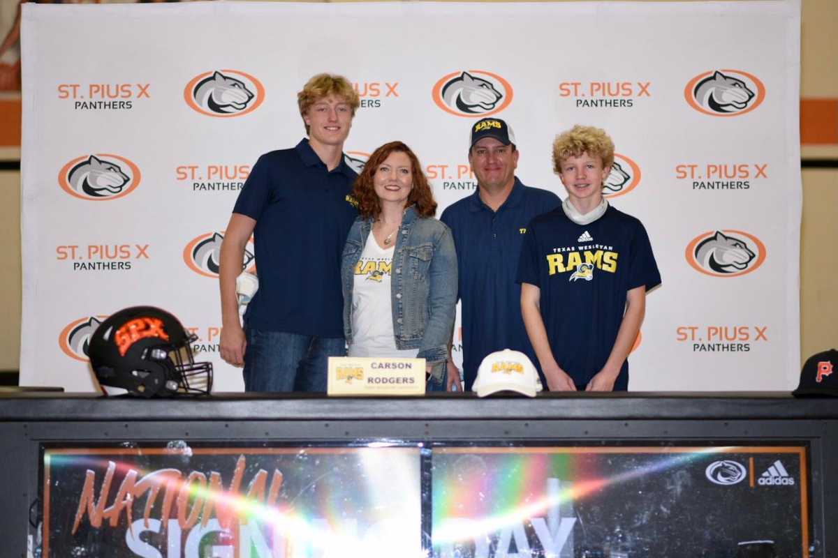 St. Pius X's Rodgers inks NLI to Texas Wesleyan for football, baseball