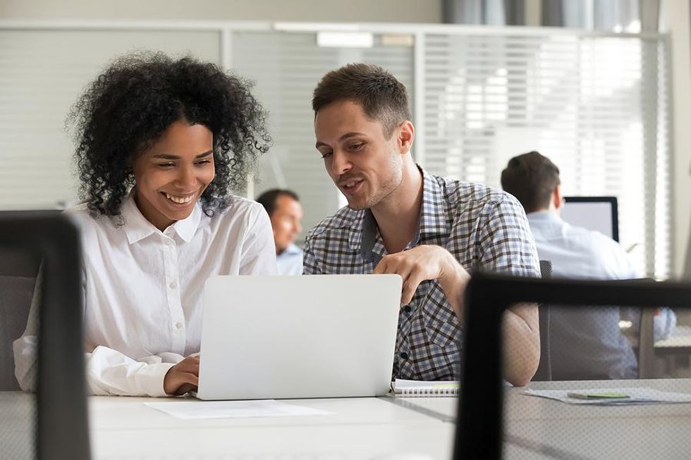 Manager and intern discuss a project