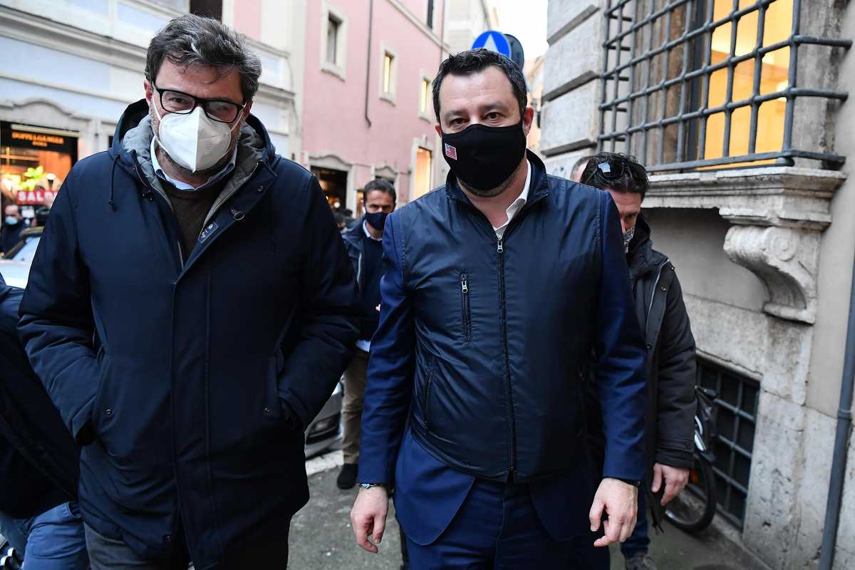 Dal «Wsj» gli elogi al leader leghista. «Sbagliato tenerlo fuori dal potere»