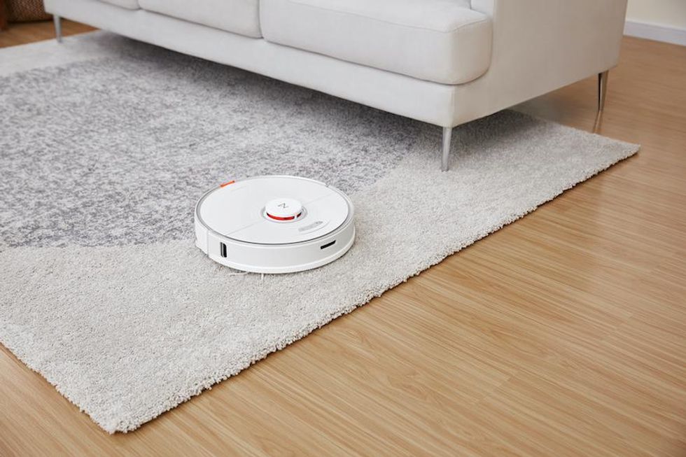 roborock S7 can vacuum and mop your floors.