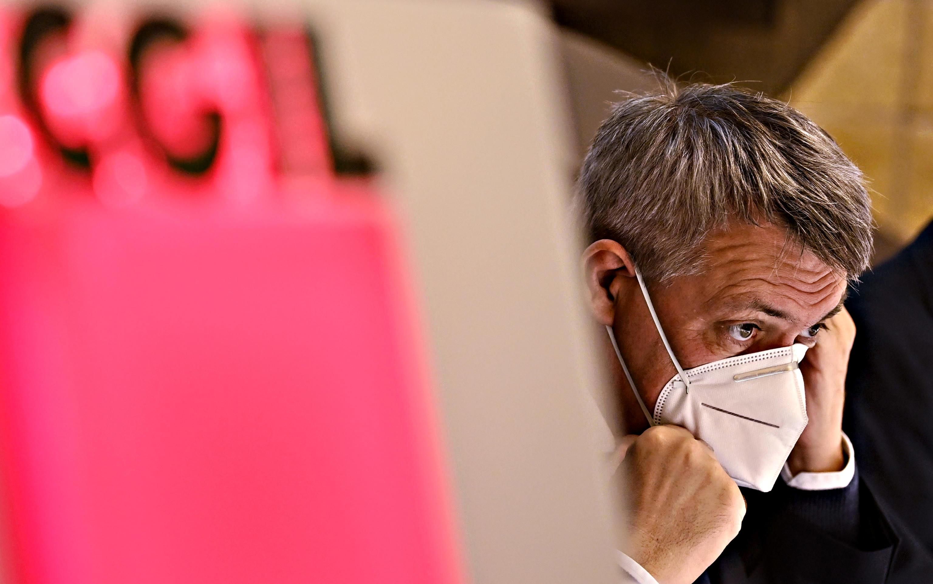 Solo ora il governo si accorge di Stellantis