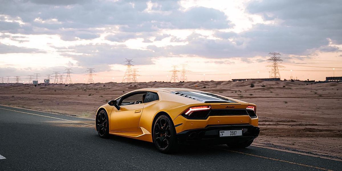 People Break Down Which Things Scream 'I'm Only Pretending To Be Rich'