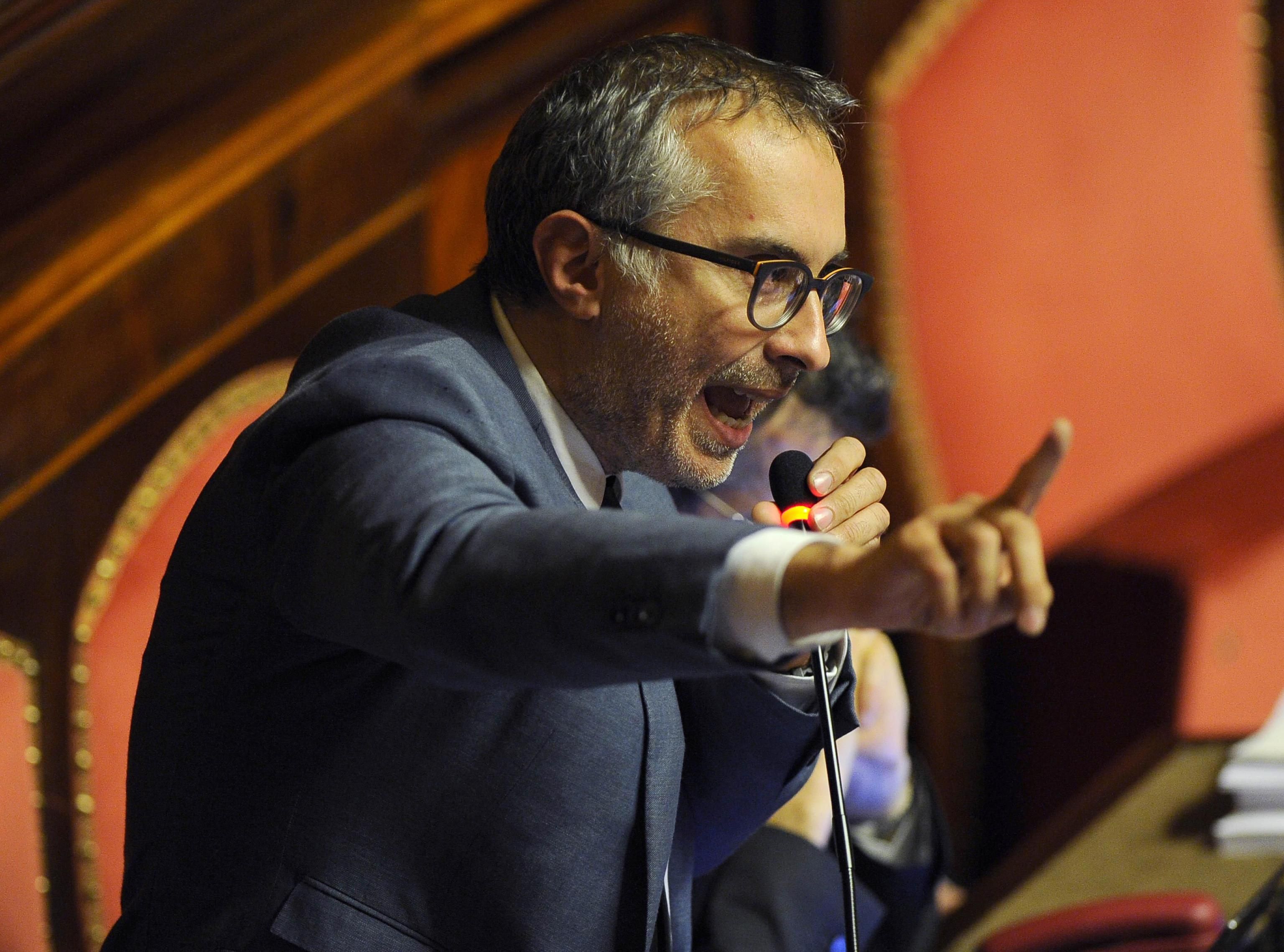 La stampella di Conte curerebbe il Covid usando la marijuana