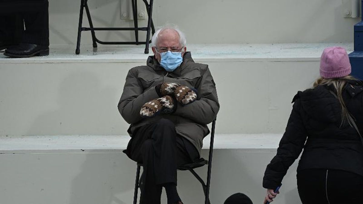 Bernie Sanders, with mittens pic, raises $1.8 million for charity