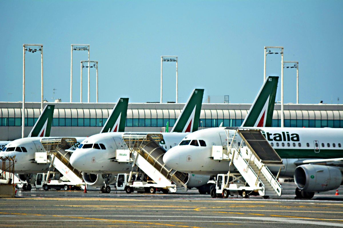 Alitalia ha perso il 90% dei passeggeri. Ora chiede i danni alla gestione di Etihad