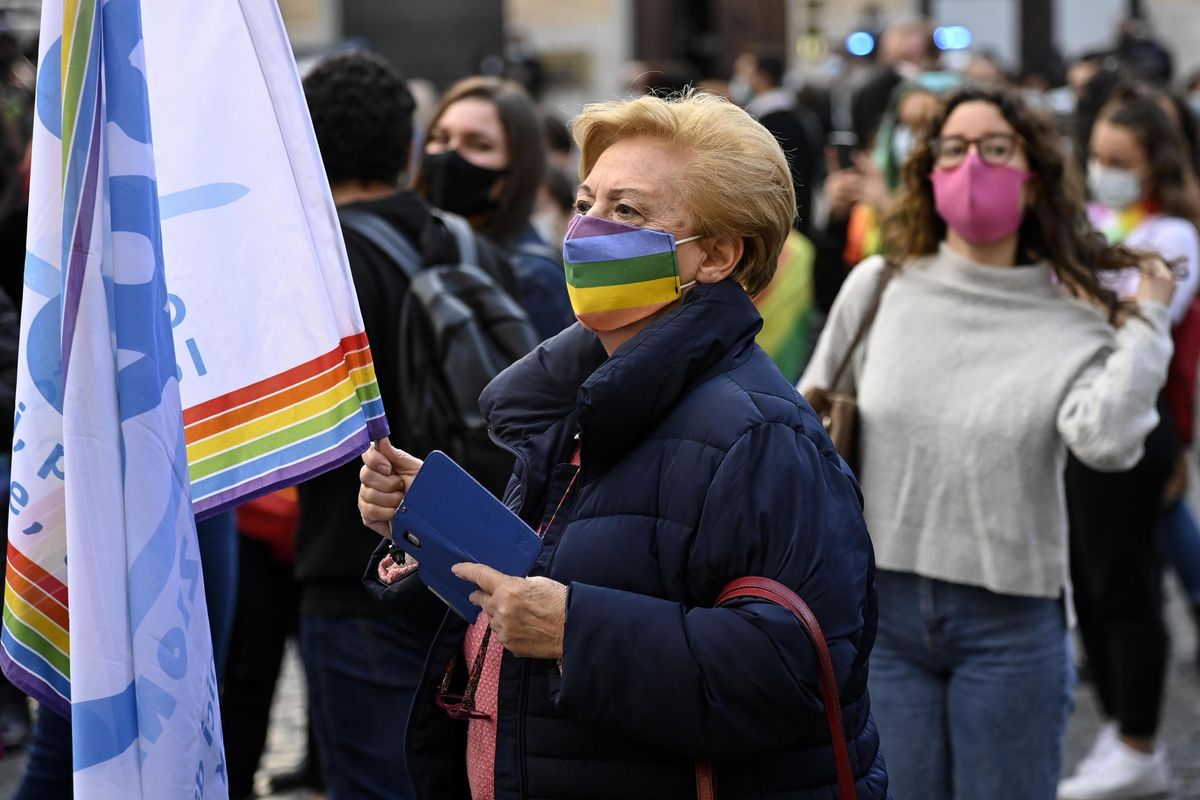 Palazzo Chigi scatena la propaganda Lgbt per la legge bavaglio