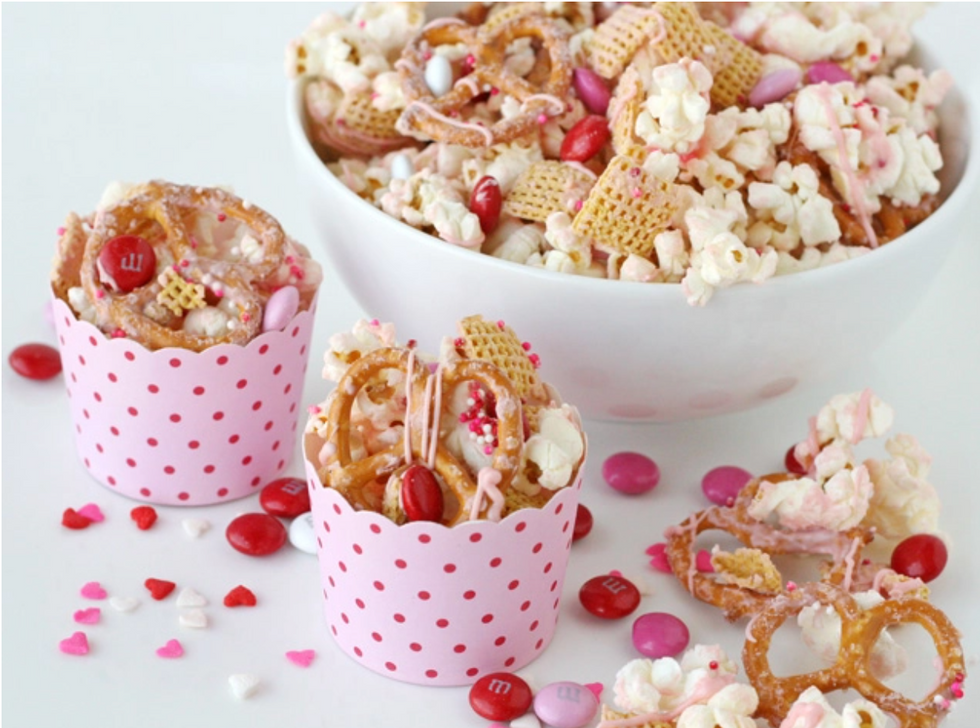 These Adorable Snacks Are Perfect To Make With A Friend Or Lover On Valentine's Day