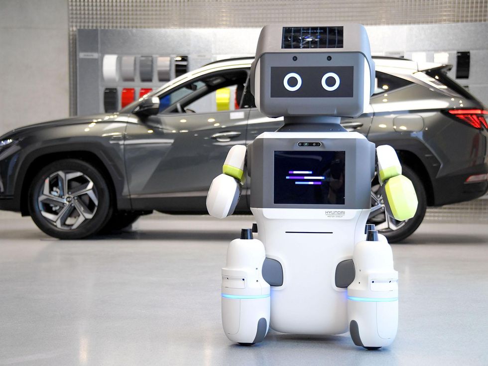 Hyundai Motor Group's DAL-E robot
