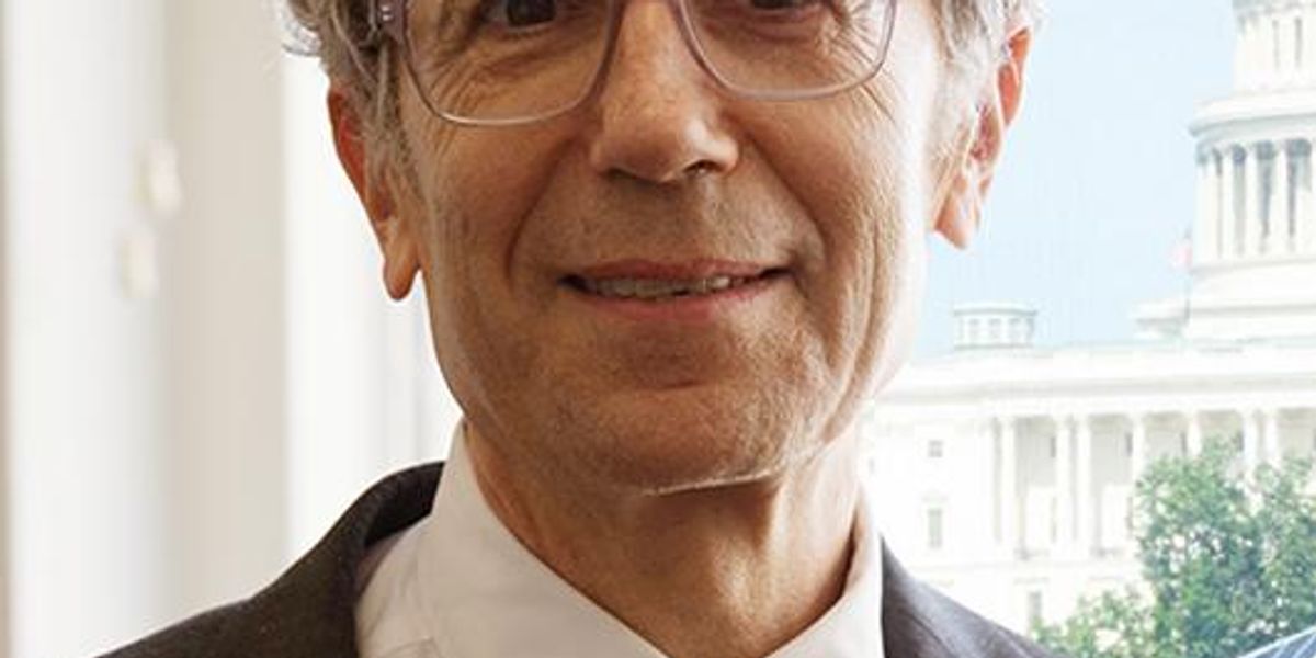 Inquiry Finds That Bannon Ally Hired To Ratf*ck VOA Was Total Ratf*cking Hack - Vimarsana News