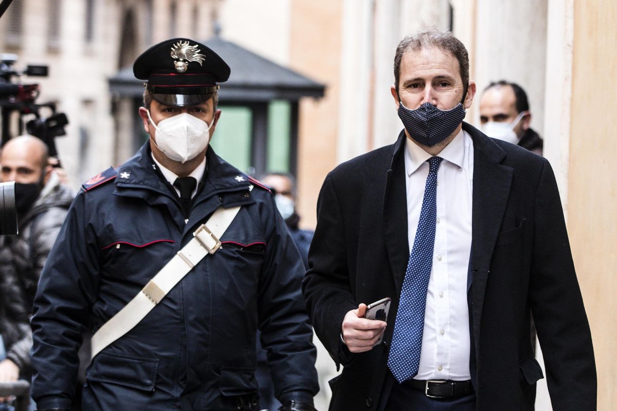 Rousseau benedice Mr Bce e frantuma il Movimento. Di Battista: «Me ne vado»