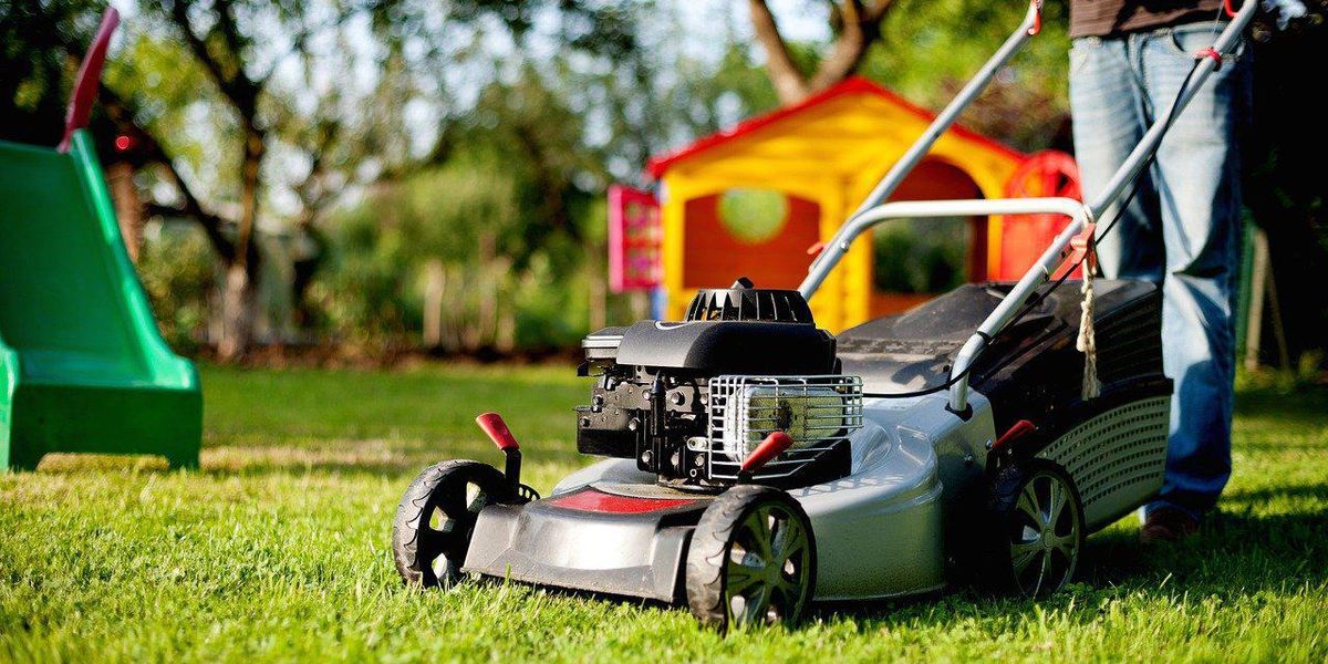 People Share The Absolute Craziest Rules In Their Homeowner's Association Agreement