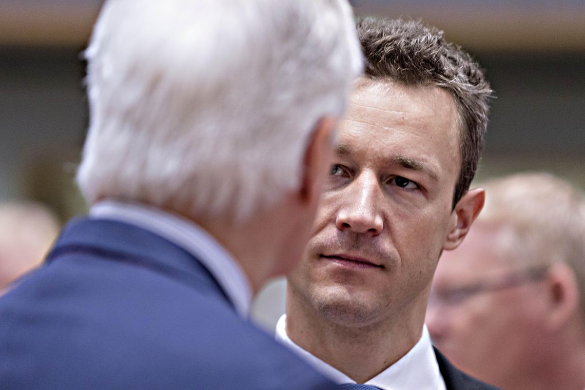 Il ministro austriaco nei guai per l’azzardo imbarazza Gentiloni